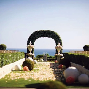 boxwood-hedge-arch